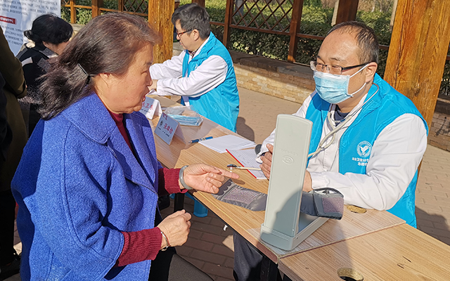 【学雷锋日】江南平台,江南（中国）举办“爱满京城，牵手智慧家医”志愿服务活动(图5)